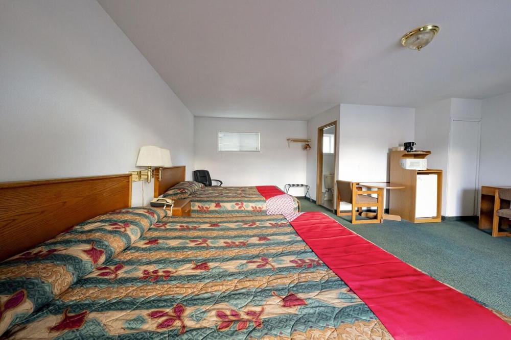 Standard Triple Room interior